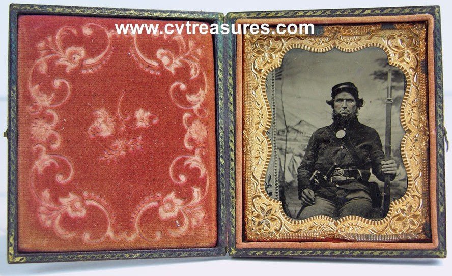 Civil War Union Soldier Tintype Photo Triple armed